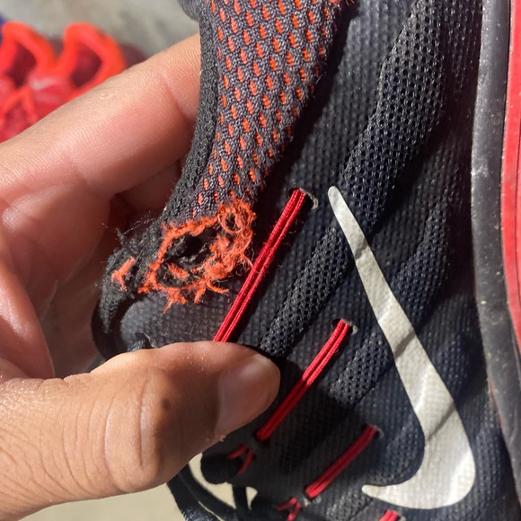 Red and Black Nike Air max’s - Picture 2 of 5